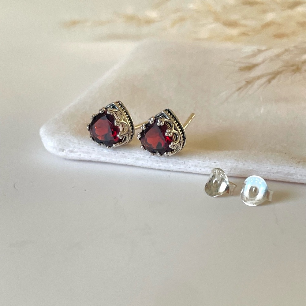 “Garnet Hearts” 925 Sterling Silver Natural Garnet Faceted Heart Stud Earrings